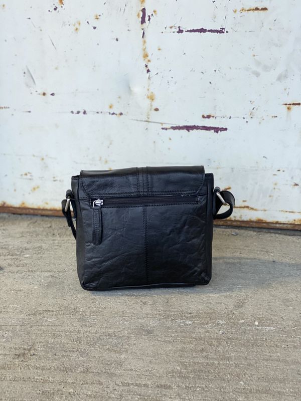 Springfield liten flapbag i skinn black