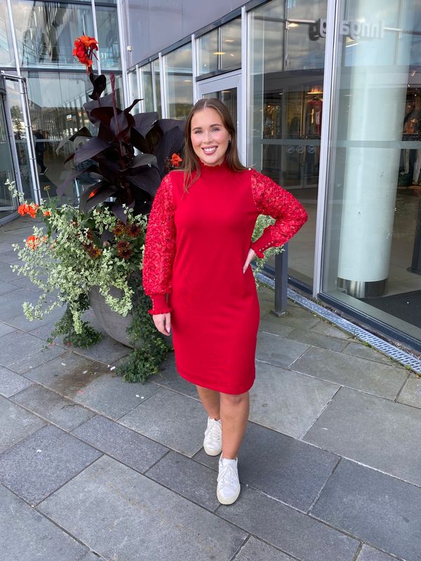 Micha Kjole Red