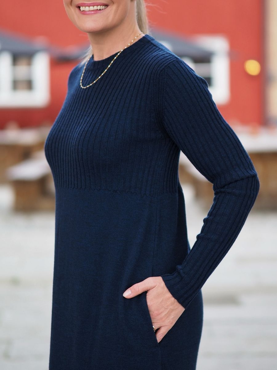 Makeløs Bud Kjole i Navy