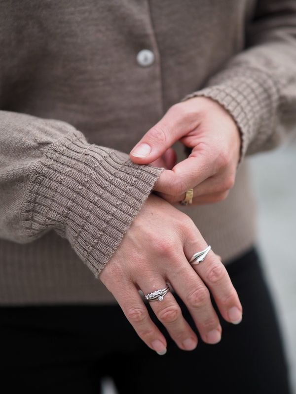 Makeløs Selje Cardigan i Beige