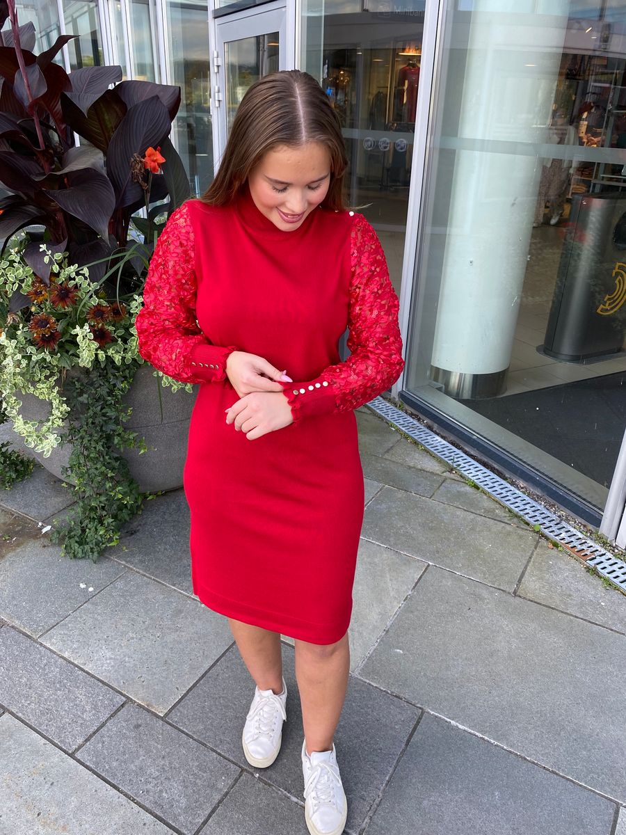 Micha Kjole Red